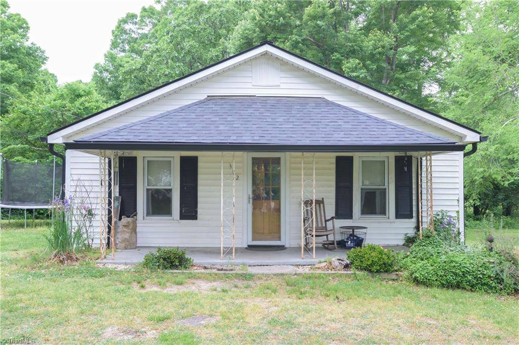 302 Boggs RD, Thomasville, NC 27360