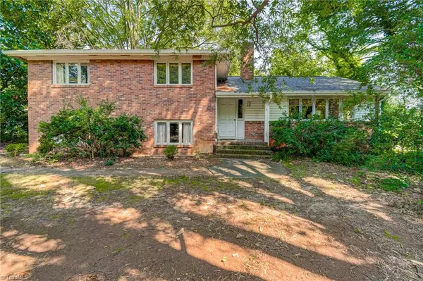 2701 Tudor RD, Winston-salem, NC 27106