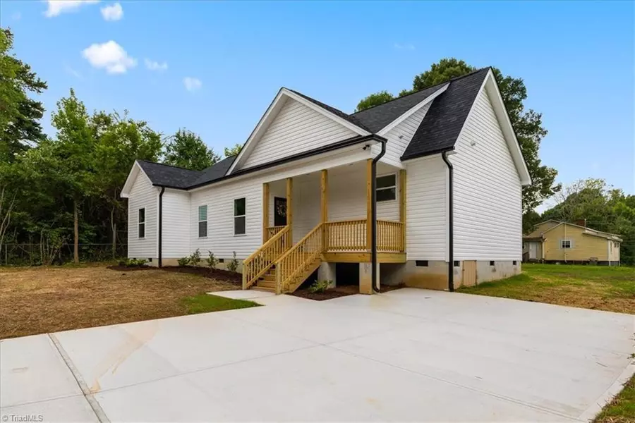 1907 Stout ST, Burlington, NC 27215