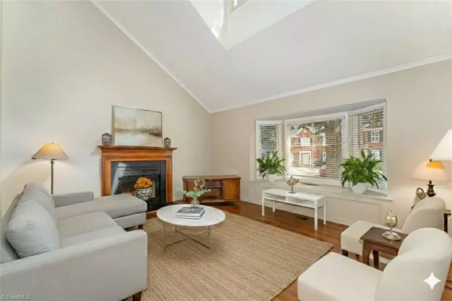 10 Park Village LN #A, Greensboro, NC 27455