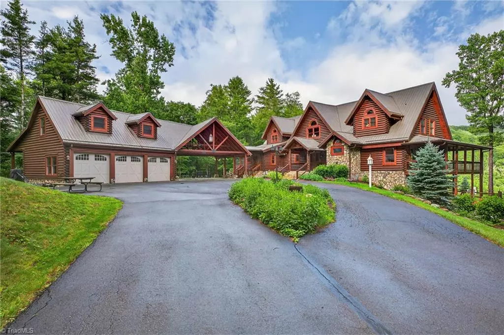 Boone, NC 28607,904 Bryan Hollow RD