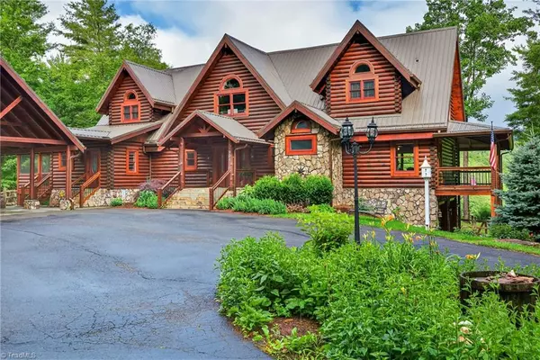 Boone, NC 28607,904 Bryan Hollow RD