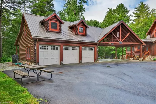 Boone, NC 28607,904 Bryan Hollow RD