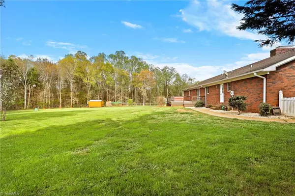 Statesville, NC 28625,173 Chestnut Grove RD