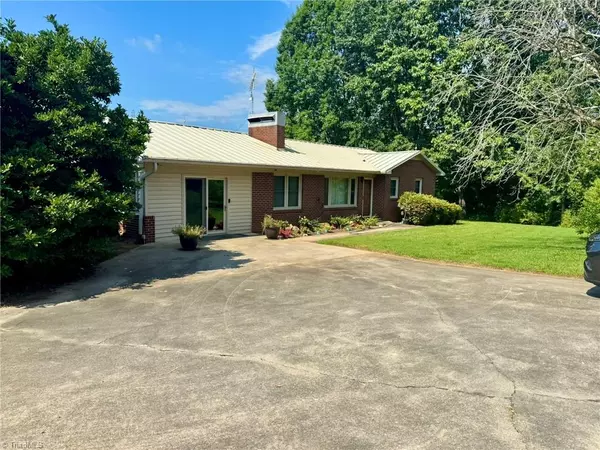 Wilkesboro, NC 28697,2852 Old 60