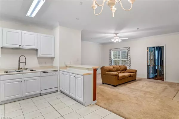 Clemmons, NC 27012,6941 Hanesbrook CIR #204