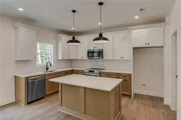 Winston-salem, NC 27106,828 Vandar DR