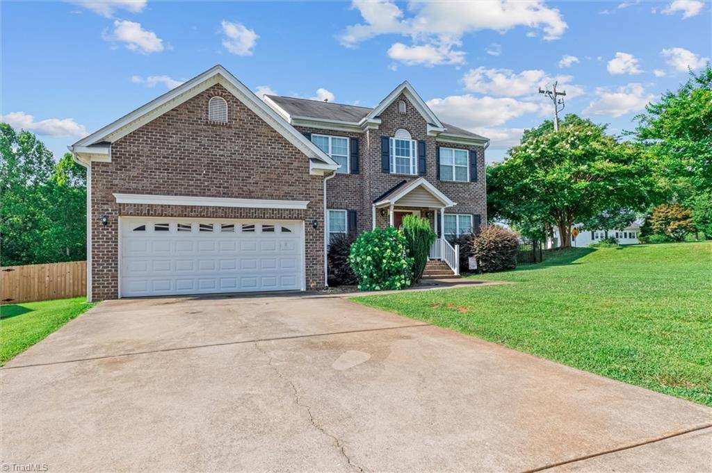 King, NC 27021,100 Oakmont LN