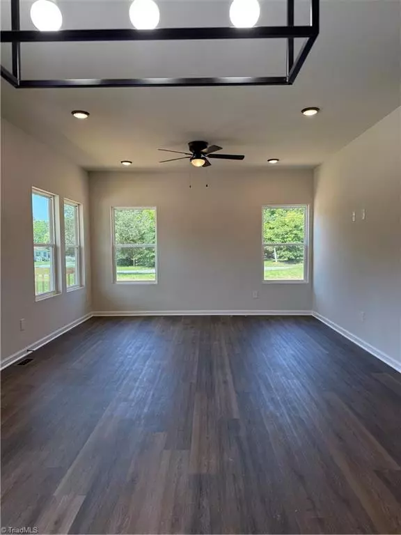 Burlington, NC 27217,237 Foster ST