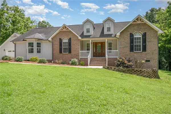 612 Underwood DR, Thomasville, NC 27360
