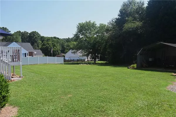 King, NC 27021,109 Barlow CT