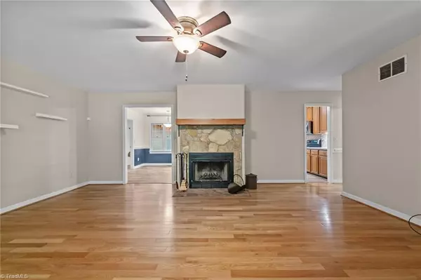 Summerfield, NC 27358,4006 Windspray LOOP