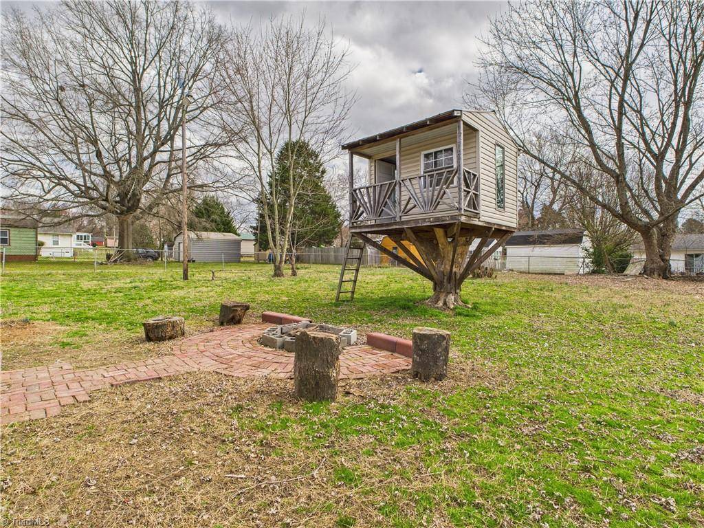 Thomasville, NC 27360,811 Virginia AVE