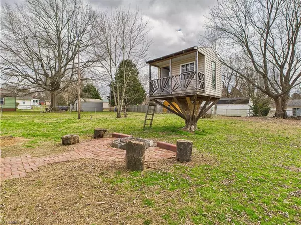 Thomasville, NC 27360,811 Virginia AVE