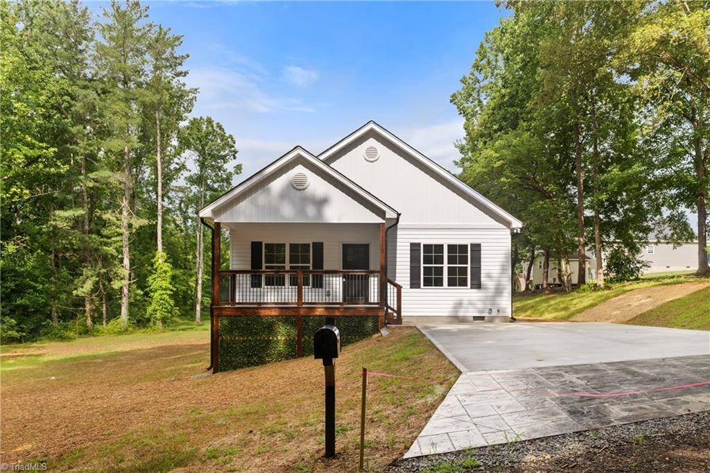 Yadkinville, NC 27055,118 Sycamore ST
