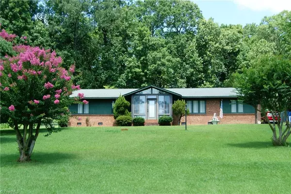 365 Cedar CIR, Thomasville, NC 27360