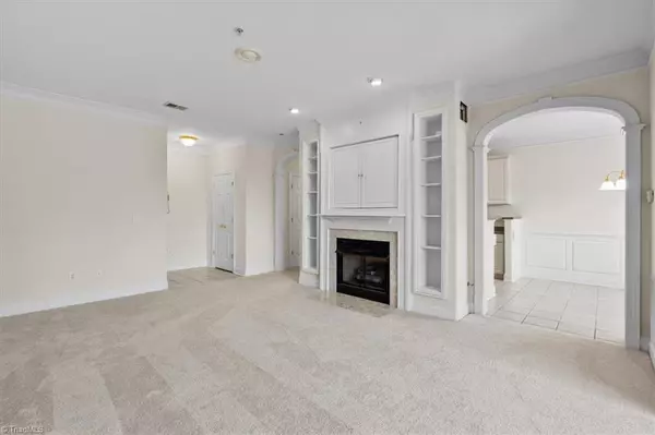 Greensboro, NC 27410,524 College RD #306