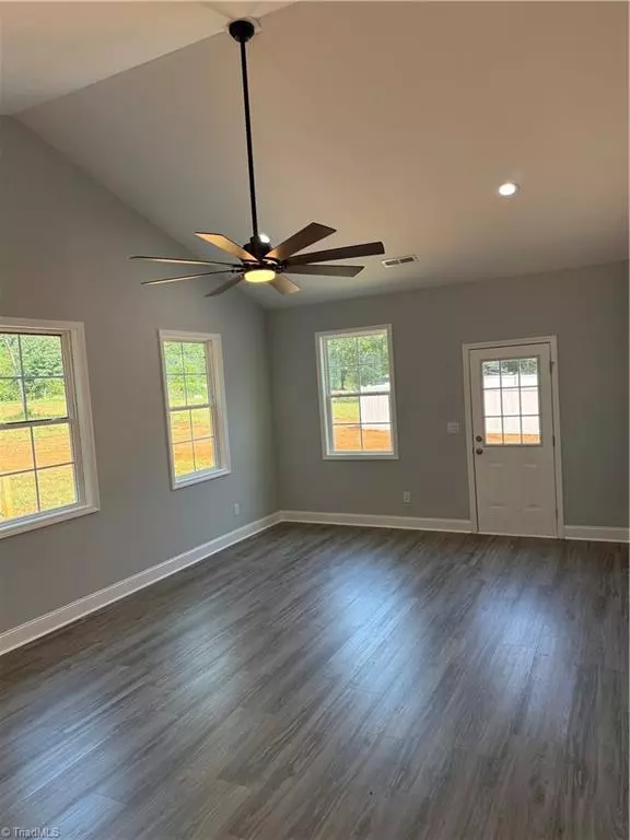 Greensboro, NC 27406,901 EDGEMONT RD