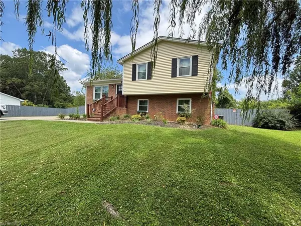 614 White Pines Country Club RD, Mount Airy, NC 27030