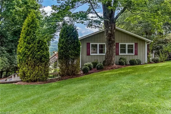 Newland, NC 28657,924 Balsam DR