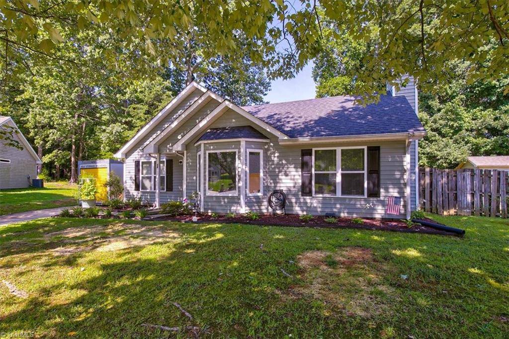 16 Glendale Oaks CT, Greensboro, NC 27406