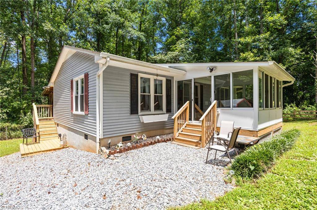6241 Sullivantown RD, Walkertown, NC 27051