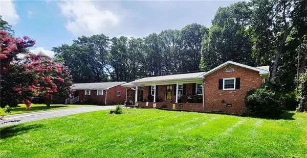 1620 Seven Oaks PL, High Point, NC 27265