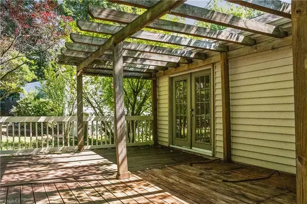 Winston-salem, NC 27103,1042 Madison AVE