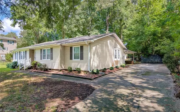 Clemmons, NC 27012,3545 N Lakeshore DR