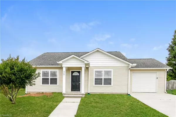 4201 Smith Farm LN, Winston-salem, NC 27107