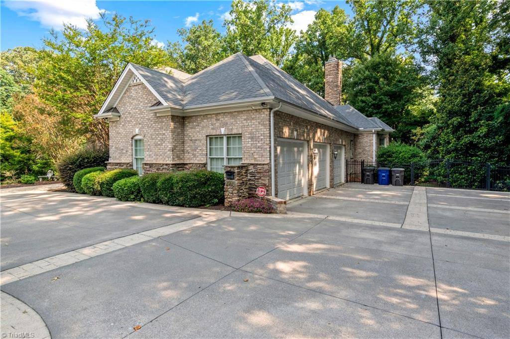 Winston-salem, NC 27106,2925 Robinhood RD