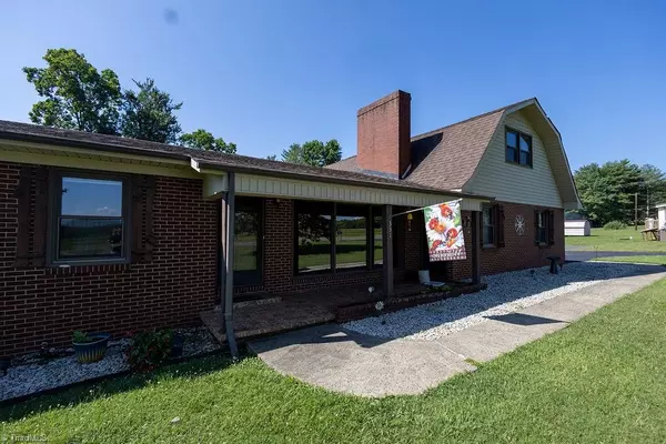 Dobson, NC 27017,331 Collins RD