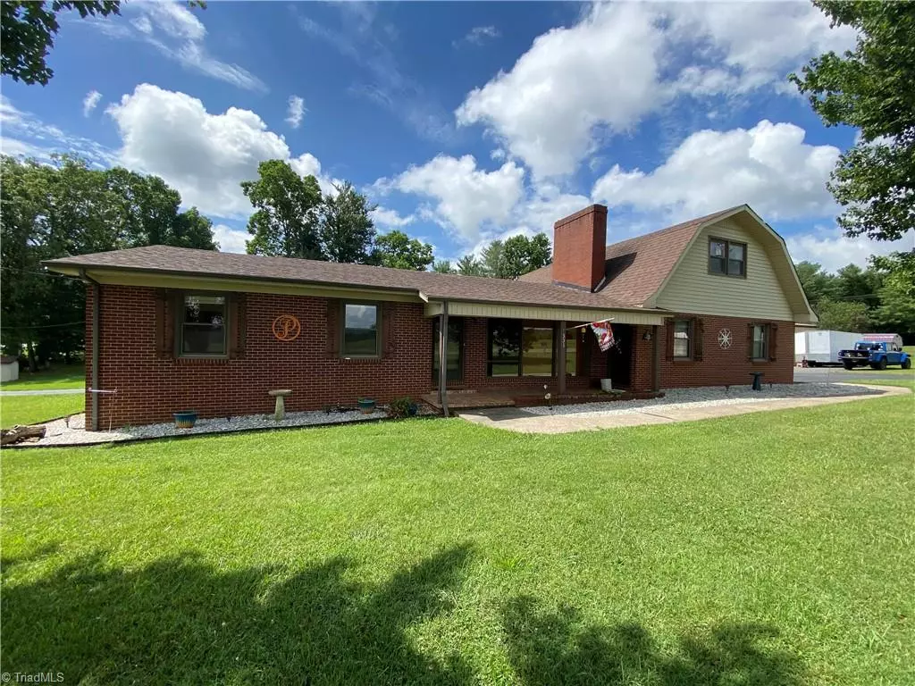 Dobson, NC 27017,331 Collins RD