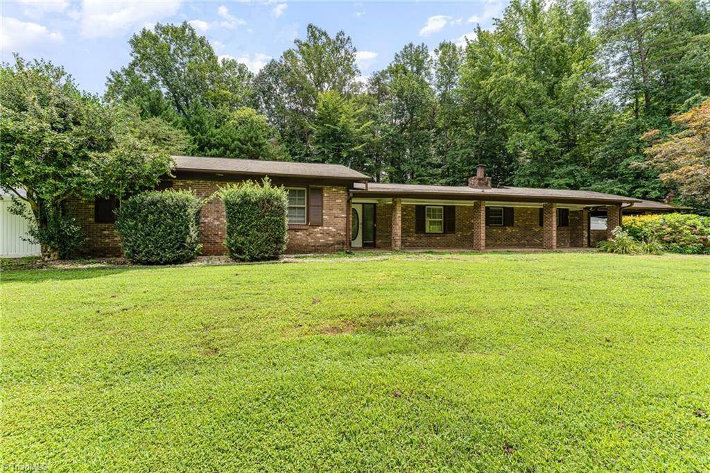 2725 Spicewood DR, Winston-salem, NC 27106