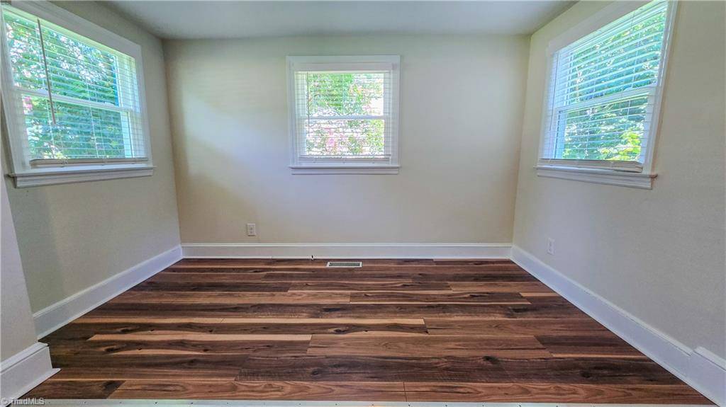 Winston-salem, NC 27127,3033 Konnoak DR