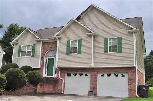 Winston-salem, NC 27107,4152 Meredith Woods LN