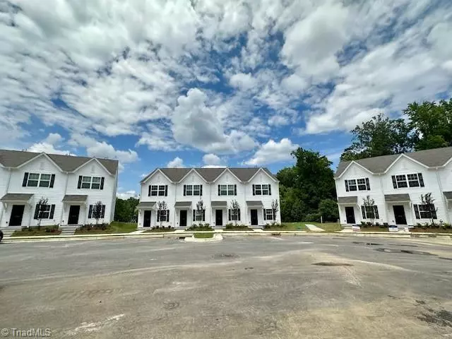 Winston-salem, NC 27103,1901 Autumn Mist DR