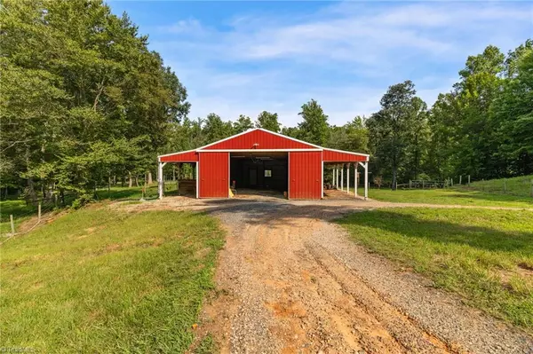 Madison, NC 27025,588 Lowe RD