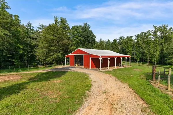 Madison, NC 27025,588 Lowe RD