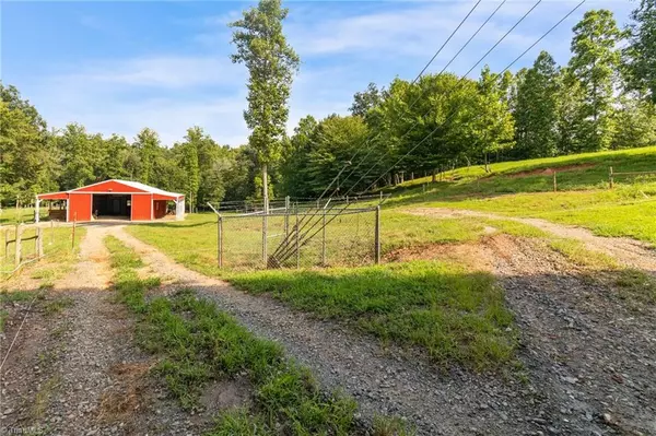 Madison, NC 27025,588 Lowe RD