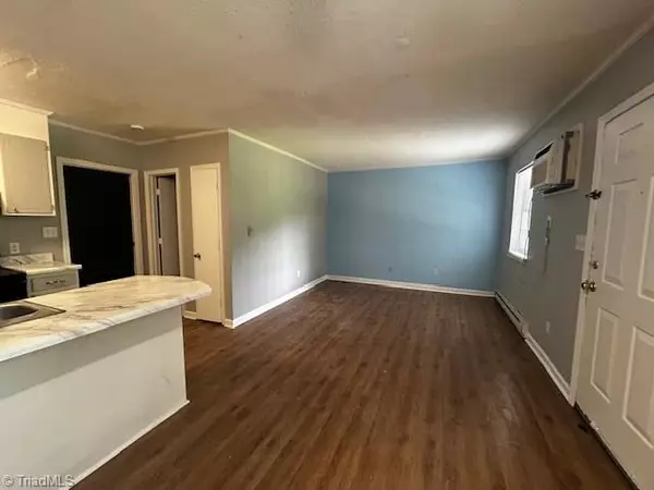 Winston-salem, NC 27103,235 Corona ST #103