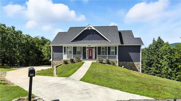 Hickory, NC 28602,7768 Pinecone LN