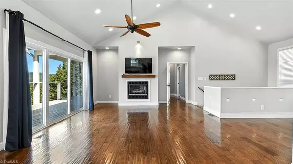 Hickory, NC 28602,7768 Pinecone LN