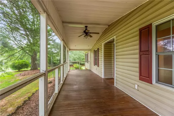 King, NC 27021,100 Ridgecrest DR