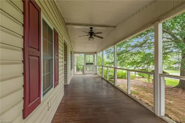 King, NC 27021,100 Ridgecrest DR