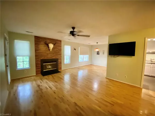 Greensboro, NC 27409,21 Meadowood Glen WAY #D