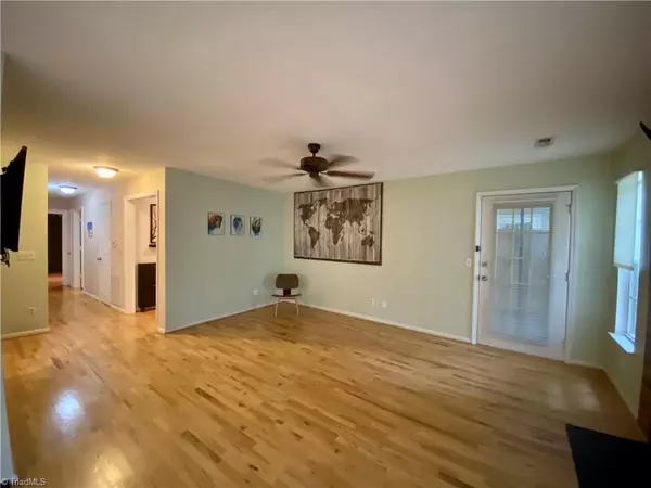 Greensboro, NC 27409,21 Meadowood Glen WAY #D