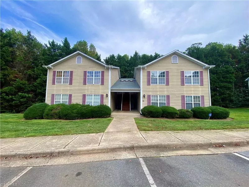 21 Meadowood Glen WAY #D, Greensboro, NC 27409