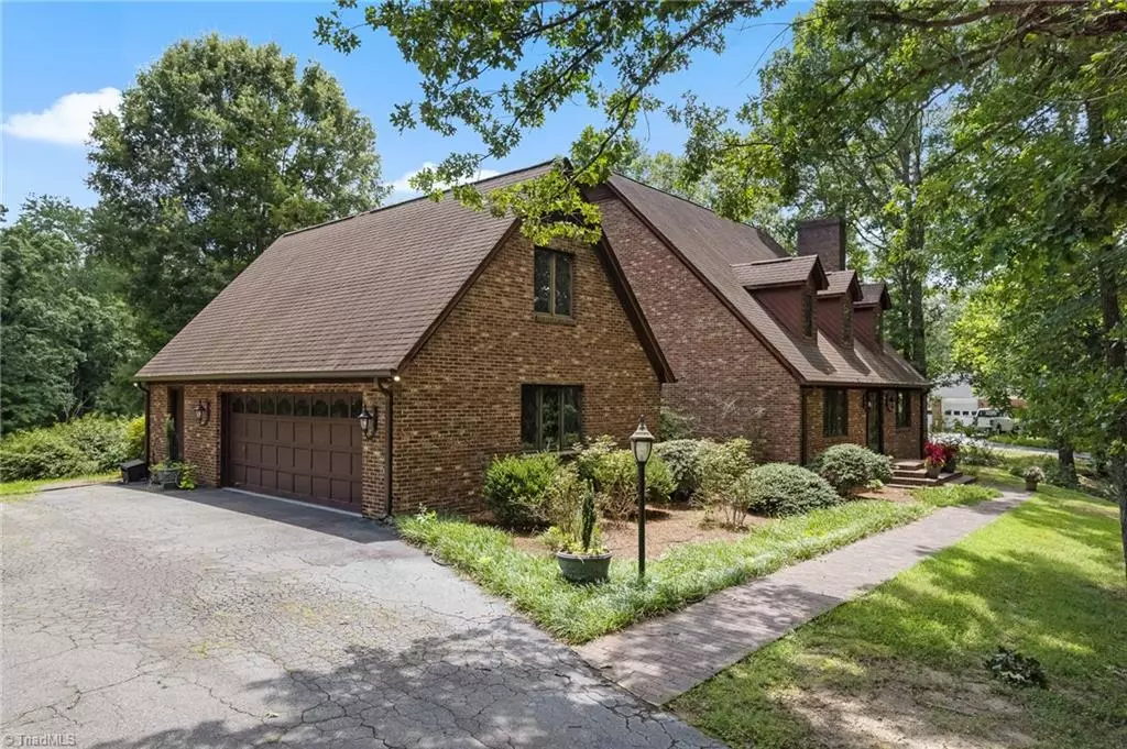 High Point, NC 27265,304 Cascade DR