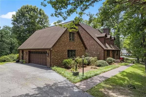 304 Cascade DR, High Point, NC 27265